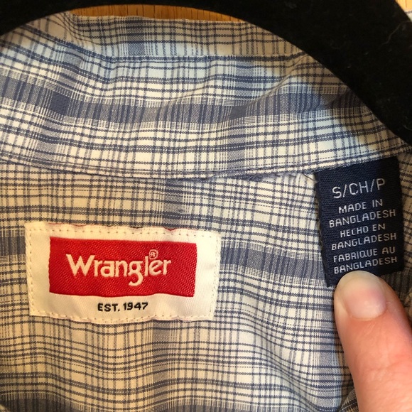 Like New Men’s Blue Wrangler Button-up Shirt Size S - Picture 2 of 4